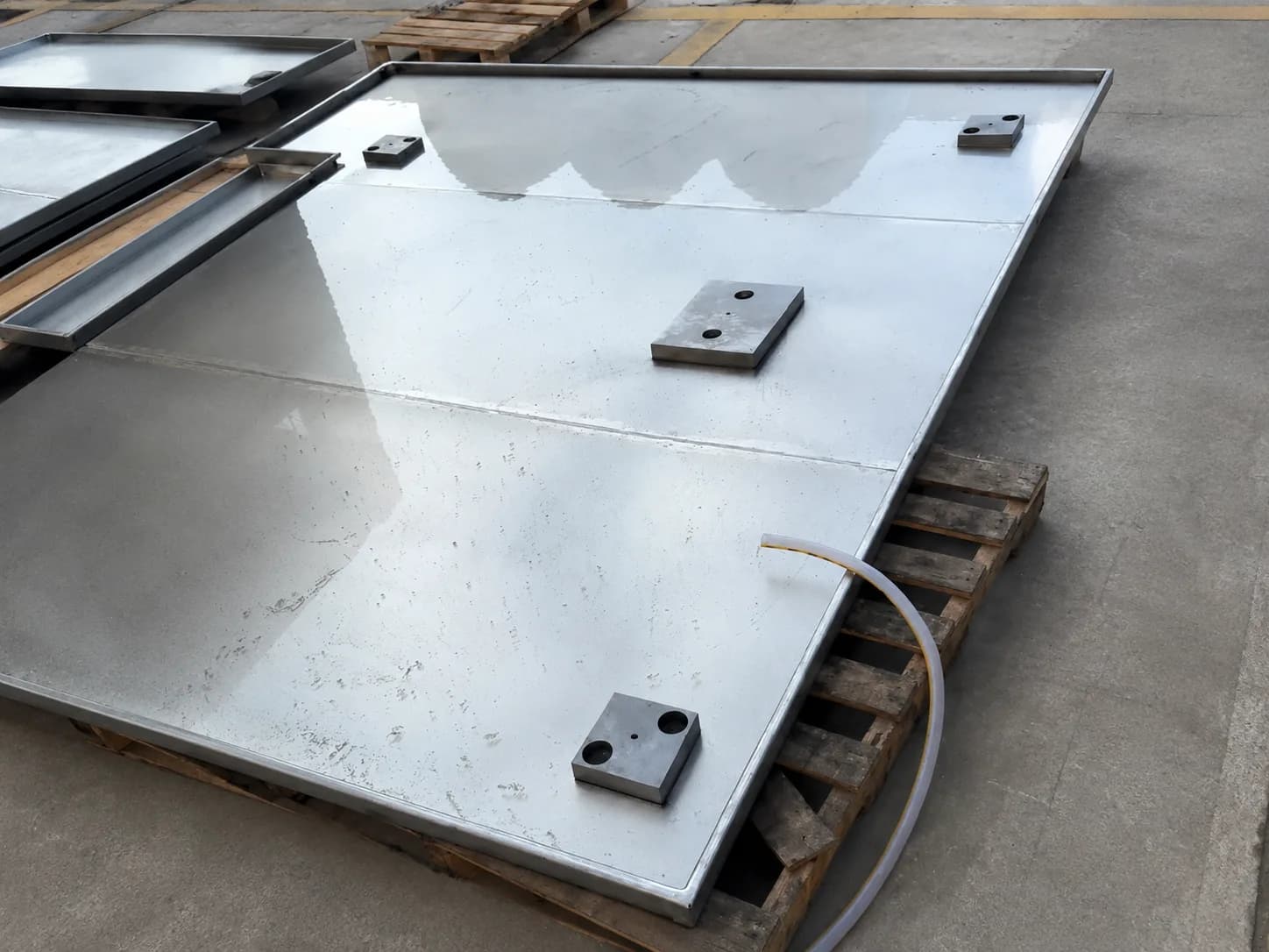 Steel equipment oil tray for collecting leakage under industrial machinery