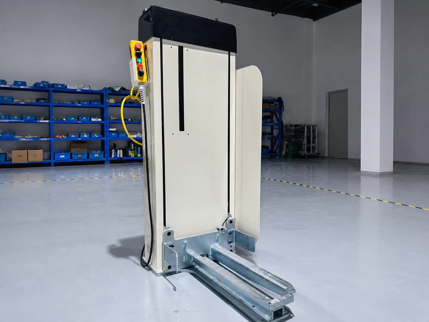 Vertical pallet lift with forward-extending load-support interface for material transfer