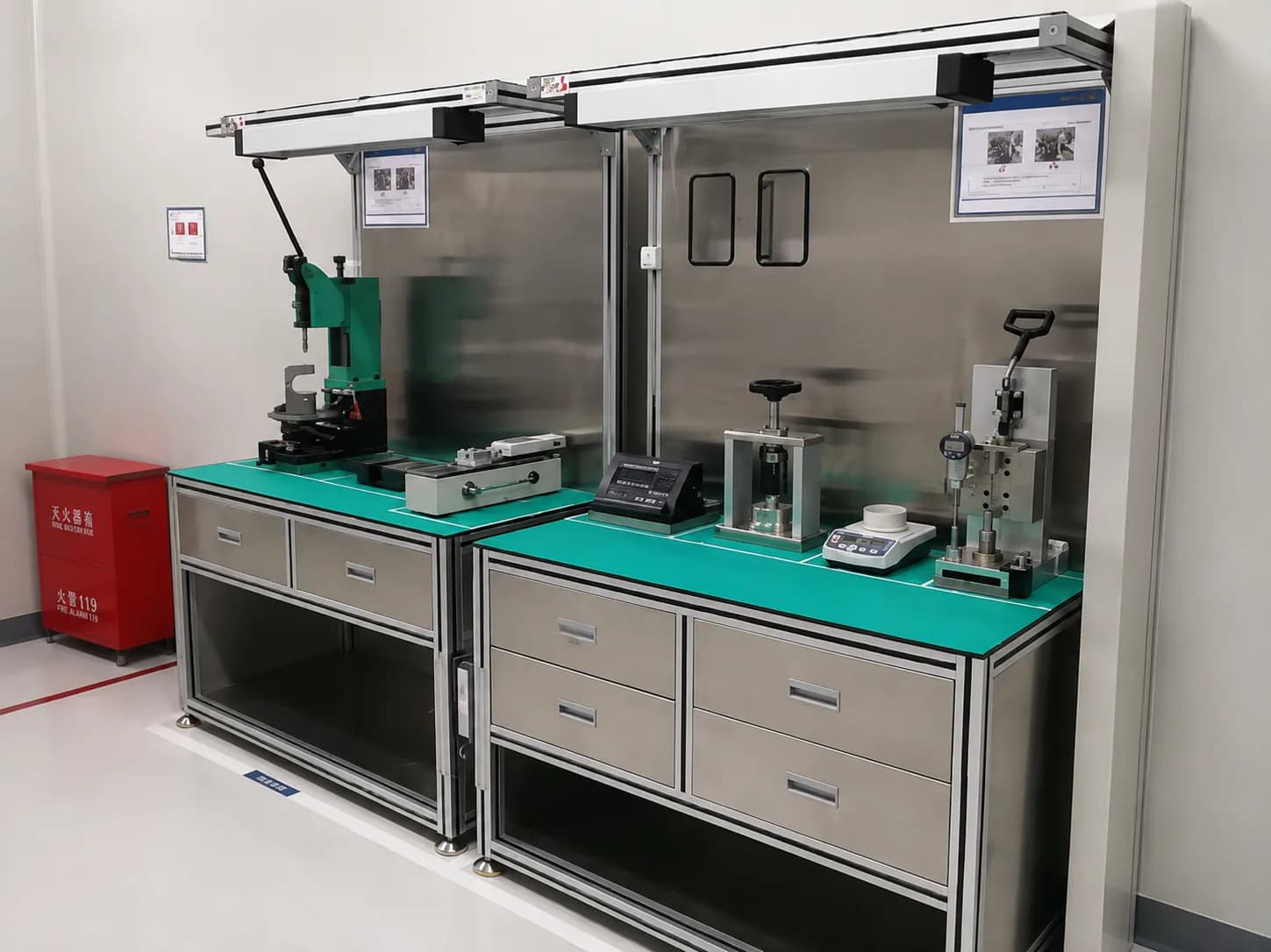 ESD inspection workbench with stainless steel structure and dedicated electronic inspection area